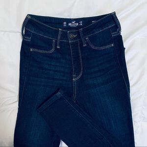 Hollister Jeans. Dark Blue.